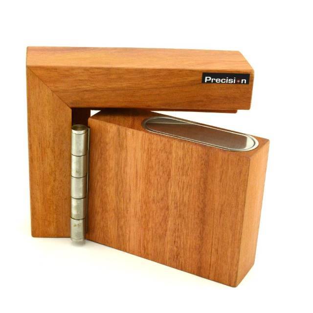 Precision Lock PRECISIONMOUNTXHD Magnetic Catch Display Mount.